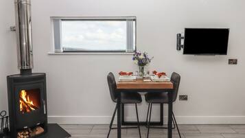Cottage | Dining