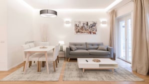 Basic Apartment - Lovely flat in Piazza Morosini (Rome)