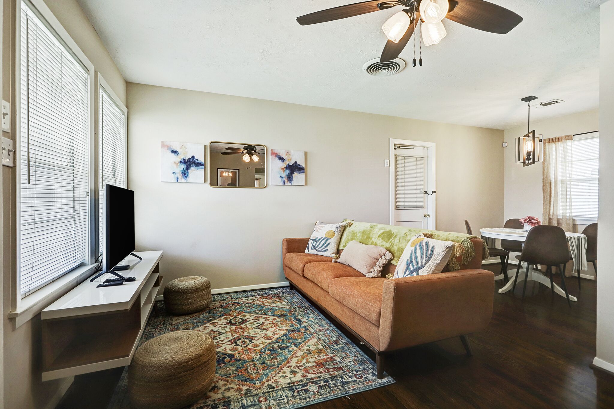 Cozy and Stylish home located 8 miles from Downtown Houston