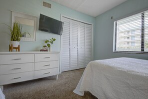 2 bedrooms, iron/ironing board, travel crib, free WiFi