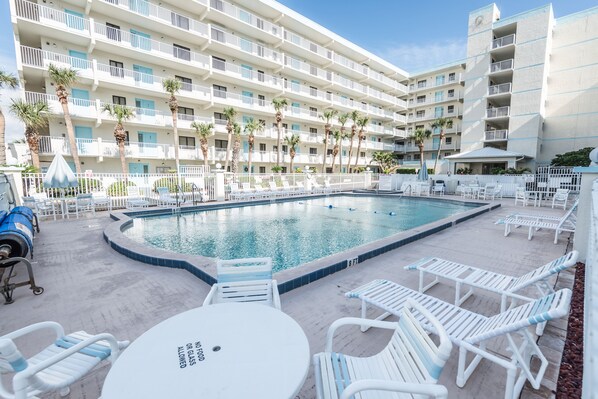 حمّام سباحة مُدفَّأ