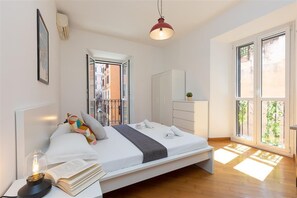 3 bedrooms, iron/ironing board, internet, bed sheets