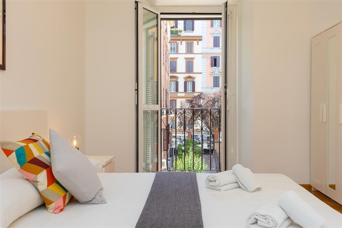 3 bedrooms, iron/ironing board, internet, bed sheets