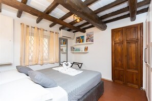 1 chambre, fer et planche Ă repasser, Wi-Fi, draps fournis