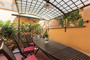 Outdoor dining - Ciambella Art Home Apartment (Rome)