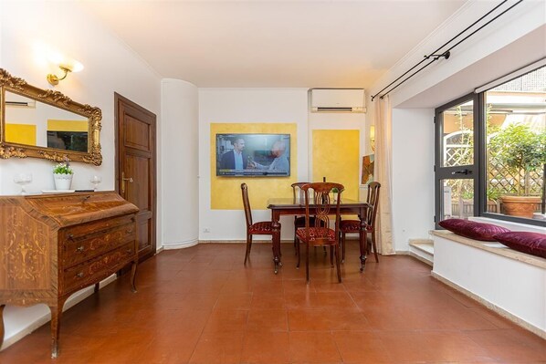 Dining - Ciambella Art Home Apartment (Rome)