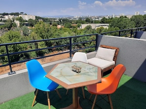Outdoor dining - Bright apartment with large balcony (marseille)