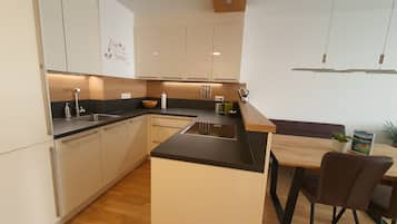 Kühlschrank, Ofen, Herdplatte, Geschirrspüler