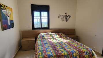 3 bedrooms, desk, free WiFi, bed sheets
