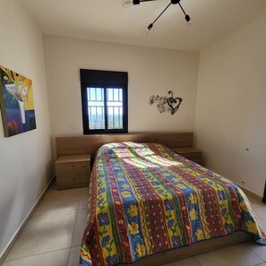 3 bedrooms, desk, free WiFi, bed sheets