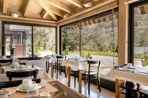 Bao gồm bữa sáng buffet hàng ngày 