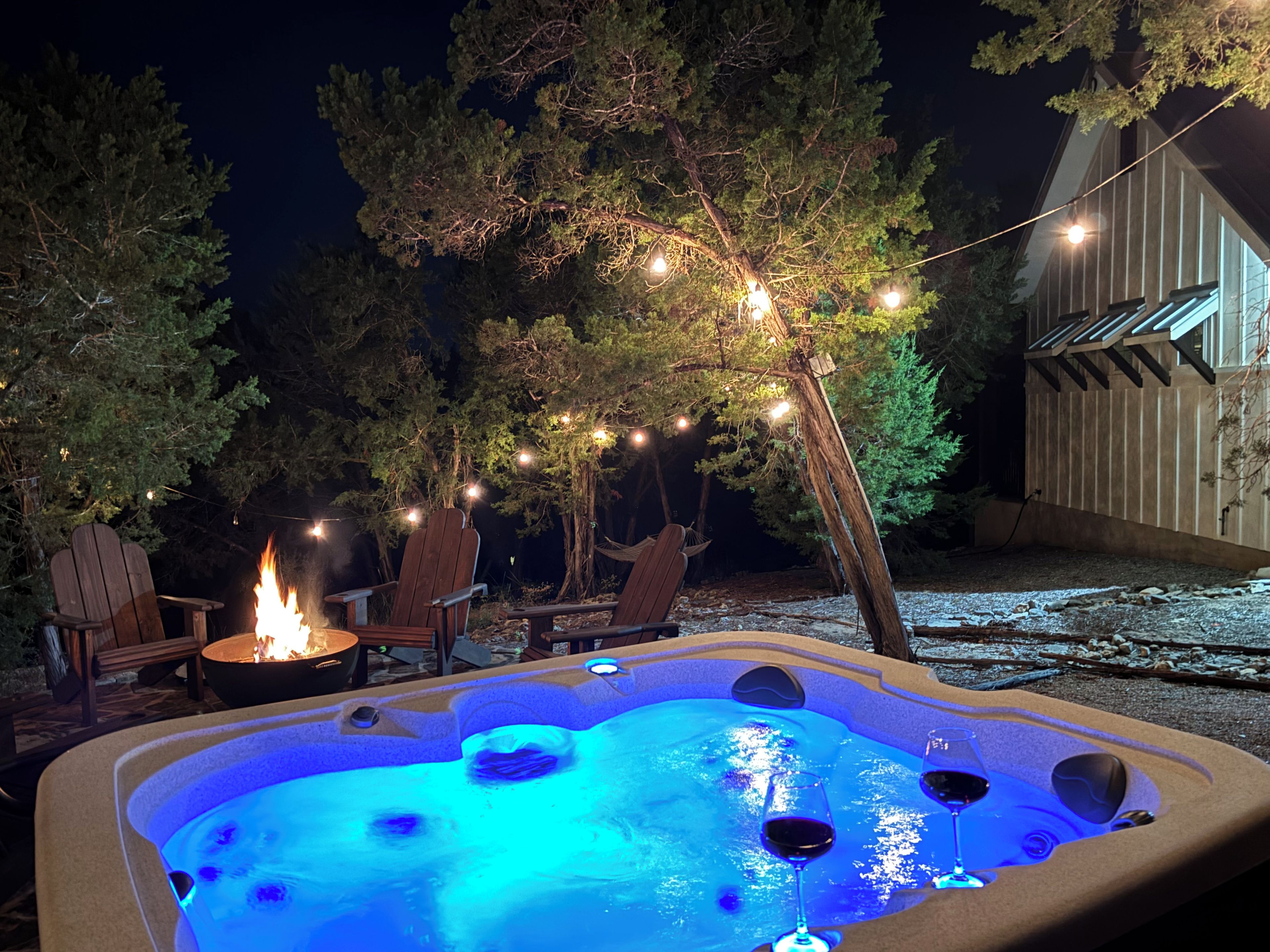 Outdoor spa tub