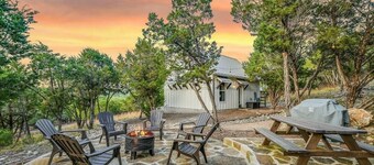 Charming Hill Country Cabin on 6 private acres