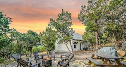Charming Hill Country Cabin on 6 private acres