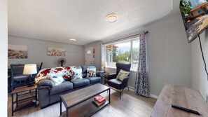 TV, offices - Arvada Private Family Home with Two King Beds (Arvada)