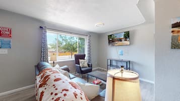 Een televisie en een kantoor