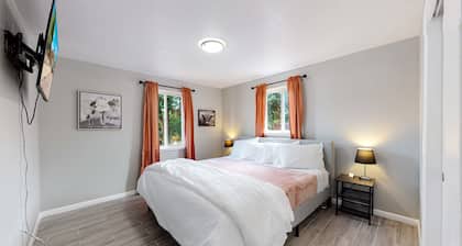 Arvada Private Family Home with Two King Beds