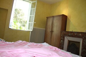 5 camere, ferro/asse da stiro, culla da viaggio, Wi-Fi gratuito
