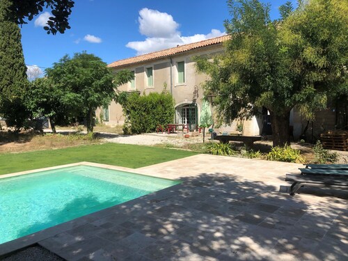 Large farmhouse with 5 bedrooms for 10 people with swimming pool.