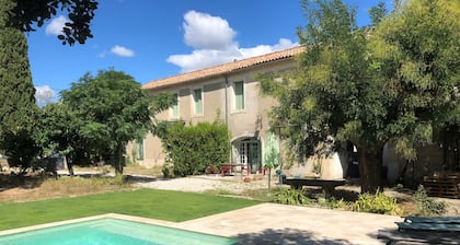 Large farmhouse with 5 bedrooms for 10 people with swimming pool.