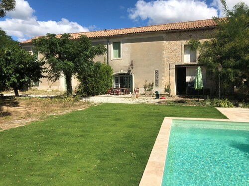 Large farmhouse with 5 bedrooms for 10 people with swimming pool.