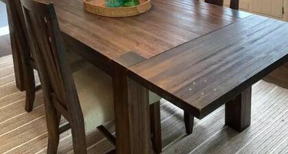 Restful Retreat Perfectly Located by Train+Shops