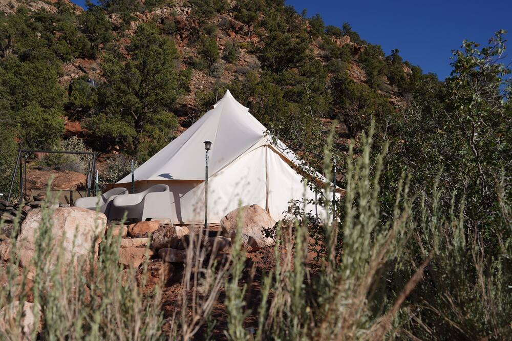 Heated\/cooled king size glamping tent at Zion View Camping!