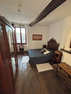 4 bedrooms, iron/ironing board, free WiFi, bed sheets - Chez Nath et Oli warm house near Carcassonne (Caunes-Minervois)