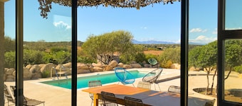 Villa Contemporaine, vue sur la Baie de Santamanza