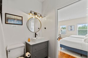 Kombinert dusj/badekar og hårføner