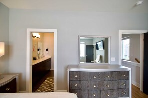 4 camere, una scrivania, ferro/asse da stiro, Wi-Fi gratuito