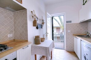 Fridge, microwave, oven, stovetop - Rosanna sea view terrace and 2 parking spaces (Castiglione della Pescaia)