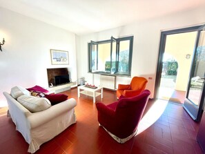 Fireplace - Ciro, 30 m from the sea, garden, 3 parking spaces (Castiglione della Pescaia)