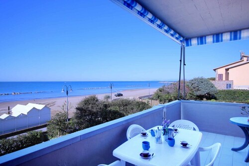 Luciana 1p terrazza fronte mare e posto auto