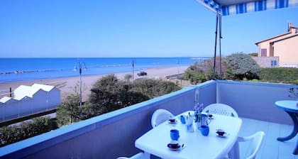 Luciana 1p terrazza fronte mare e posto auto