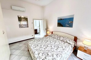 2 bedrooms, iron/ironing board, WiFi, bed sheets - Luisa Ponente, two bedrooms and just 50 m from the beach (Castiglione della Pescaia)