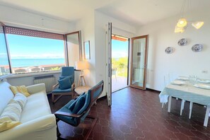Living area - VELA, 2 bedrooms and sea view terrace (Castiglione della Pescaia)