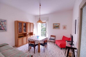 2 quartos, ferros/tábuas de passar roupa, Wi-Fi, roupa de cama