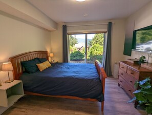 1 bedroom, desk, travel cot, free WiFi