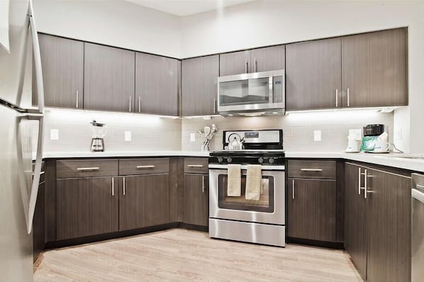 Fridge, microwave, oven, stovetop