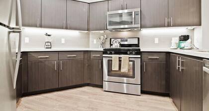 Rooftop Sky Lounge w/ BBQ & Fire Pit | Near Stanford Hospital