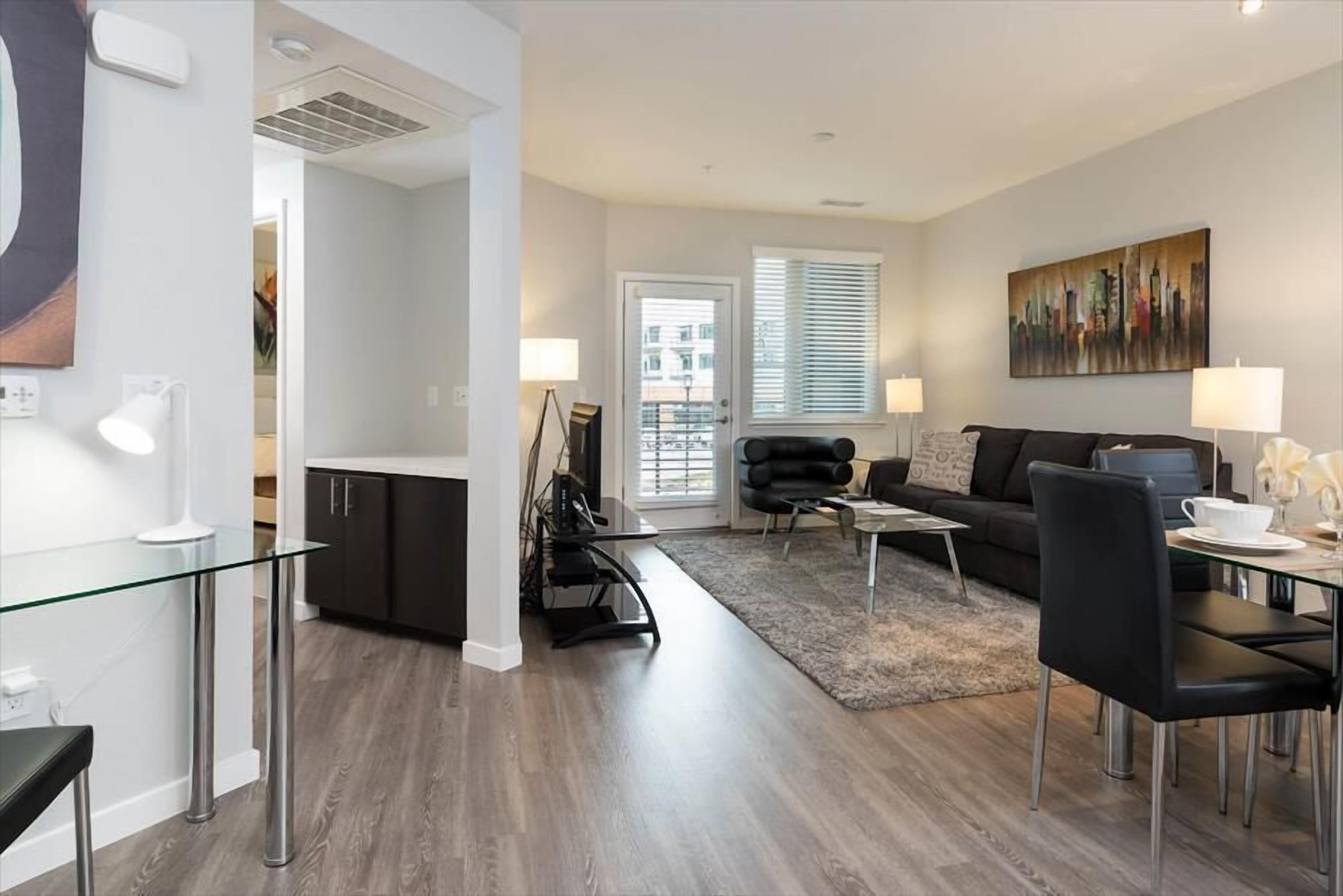Free Parking! Heated Pool & Spa | nr Menlo Park Rail