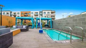 Lämmitetty uima-allas