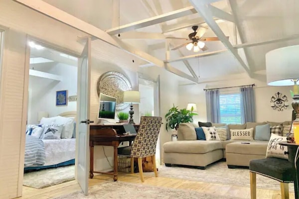 3 bedrooms, desk, iron/ironing board, travel cot