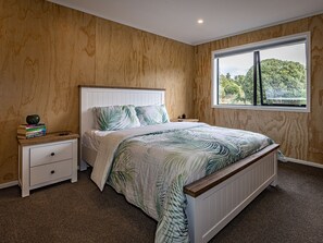 4 bedrooms, WiFi, bed sheets