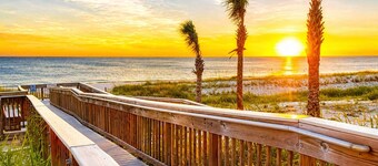 Clown Fish Cottage - Pet Friendly with King Bed