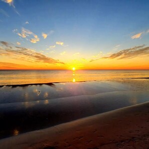 Beach nearby, sun-loungers, beach towels