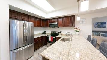 冰箱、微波炉、烤箱、炉灶