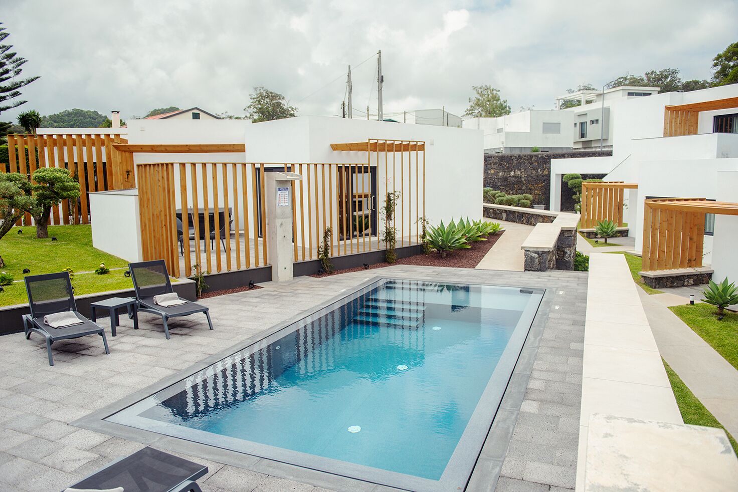 Minibar, escriptori, bressols gratuïts i wifi gratuïta 