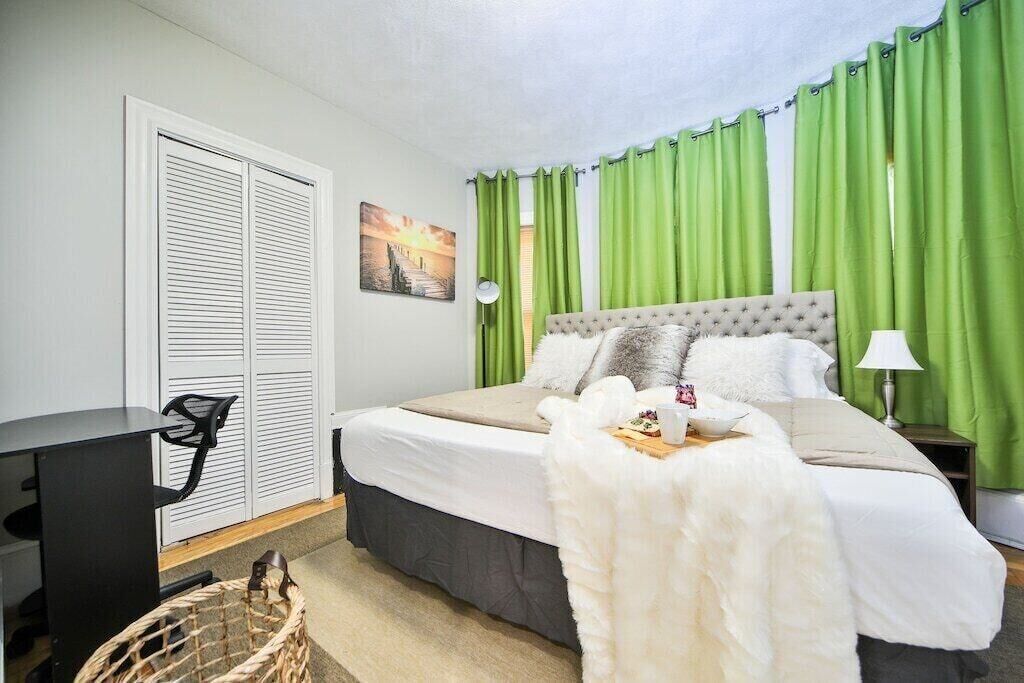 5 bedrooms, desk, iron/ironing board, free WiFi